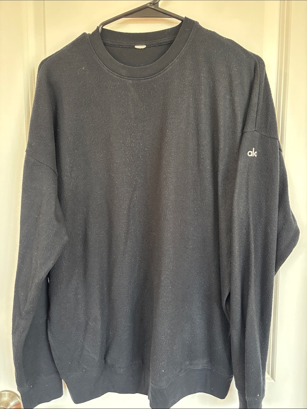 ALO Yoga Women’s Black Long-Sleeve Crewneck Sweatshirt